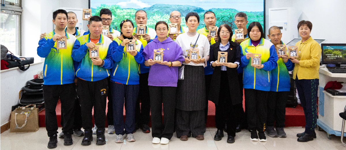 党建引领启新程 缕缕芬芳筑梦行——党支部开展香薰培训活动